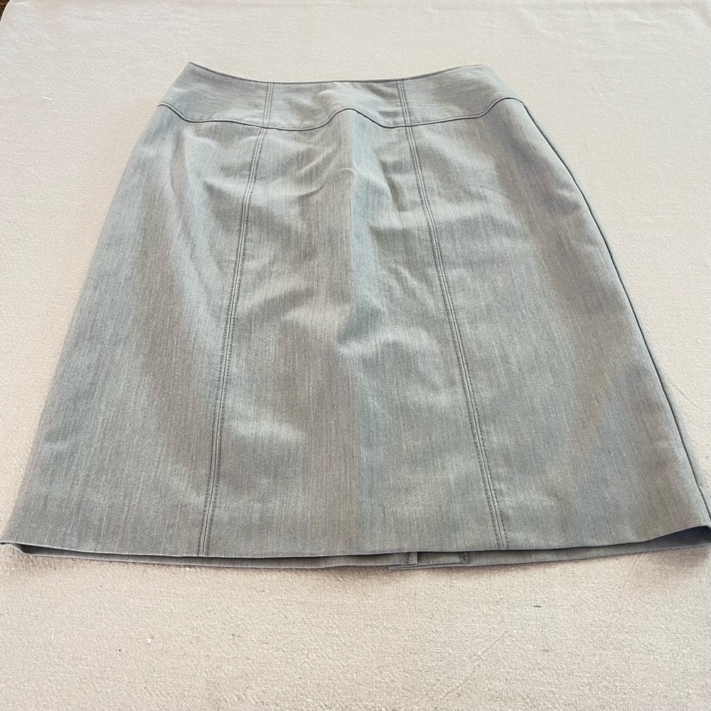 Worthington - Elegant Gray Women's Skirt - Size 6